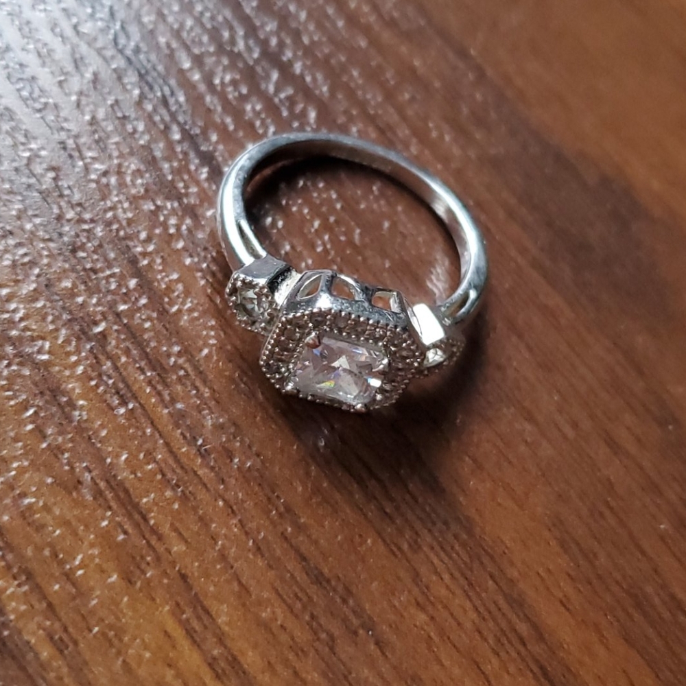 Stella and Dot deco cocktail ring
